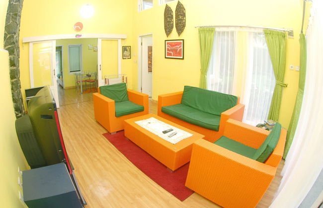 Villa ChavaMinerva Istana Bunga-Lembang - Photo 9