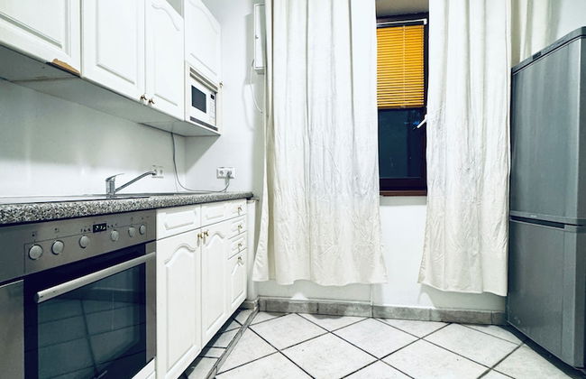 Cozy 3BR Apt with Garden Sleeps 10 - Foto 36