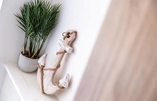 Solace Nights - Large Modern House - 4 Bedrooms - Near M6 & Spaghetti Junction - Fast WiFi - Netflix - Photo 18