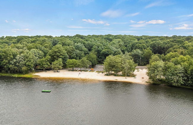 Maple Oasis by Avantstay Newly Built w/ Hot Tub, Game Room & Fire Pit - Photo 38