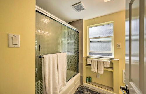 Near I-405 and 1 Mi to Dtwn! Kirkland Family Home - Foto 22