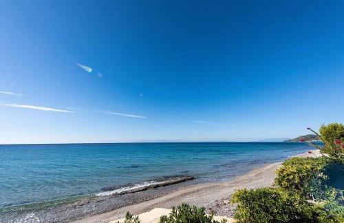 Azure Coast Seafront Retreat - Foto 27