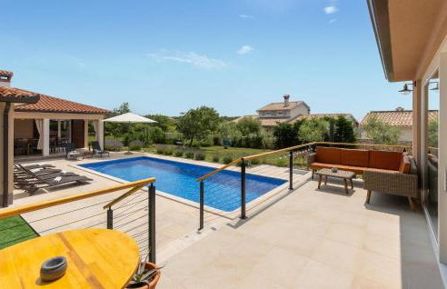 Beautiful Home In Kunj With Wifi - Photo 9