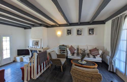 Gite Le Petit Wren - avec piscine et vue - Foto 9