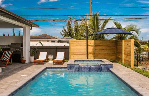 Luxurious Waterfront Home with Heated Pool and Jacuzzi - Foto 56