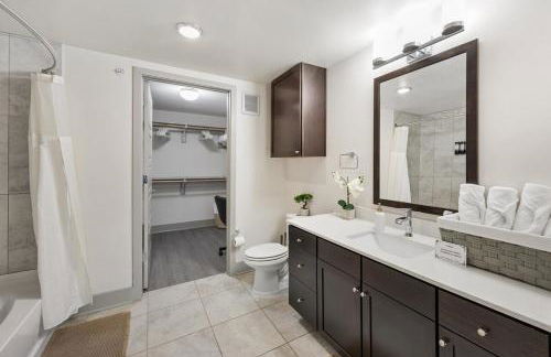 Chill & Tone 1BR Frisco King & Sofa, Gym & Pool - Foto 4