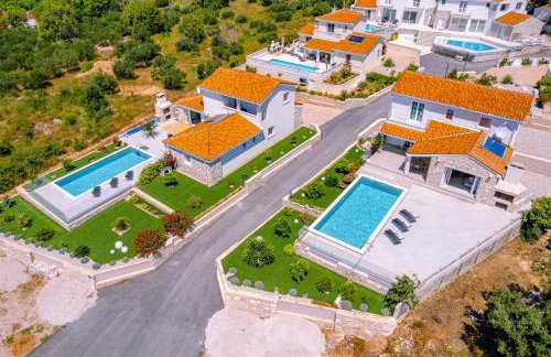 Villa Bohemica with Private Heated Pool - Photo 3