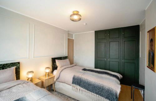 4BR Home and Parking with CCTV Contractors & Family - Photo 6