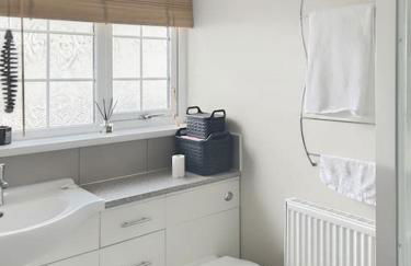 Private guest house - Double bedroom, en-suite and workspace with private entrance, first floor with no lift and no full kitchen - Foto 10