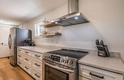 Newly Renovated LowCountry Cottage with Marsh Views - Sleeps 6 - Foto 15