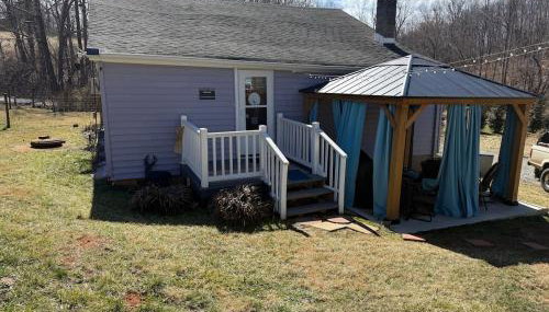 Giggling Creek Cottage - BedJet! King Sized! Gazebo, 45 Acres, Arcades, Nintendo, more - Foto 2