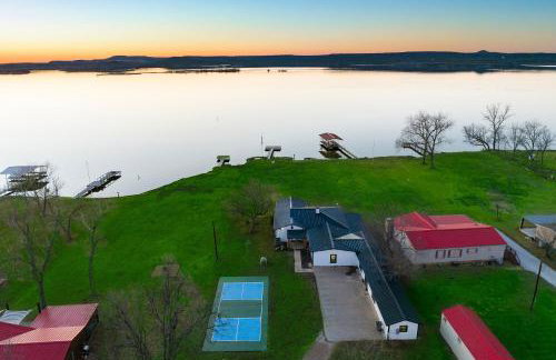 Lakefront Gem with Hot Tub and Game Room in Graford - Foto 42