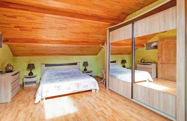 Charming Stay Near Forests - Photo 4