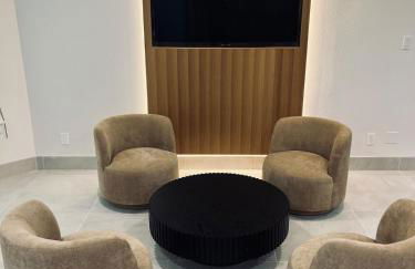 The LUX at West Event & Stay, Pool, Golf & Pickle - Foto 35