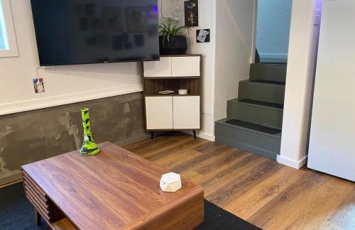 Unique Farm Apartment with Woodstove - Foto 7