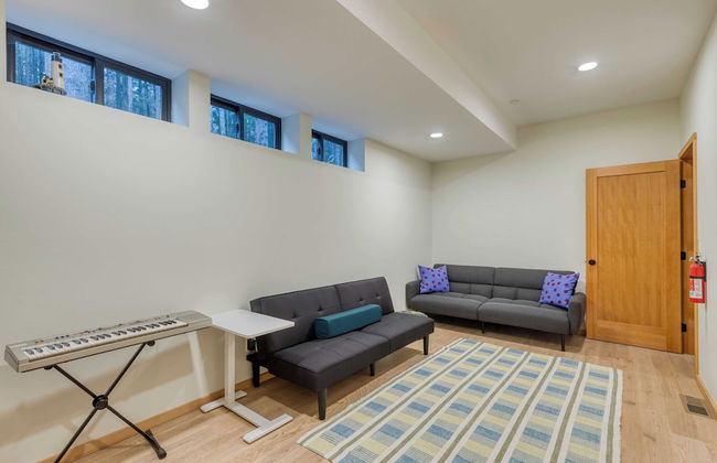 Rustic Arch Cape Getaway w/ Vibrant Interior Walk to the Beach Cape Wonder - Foto 31