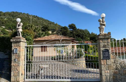 Pink House - Photo 17