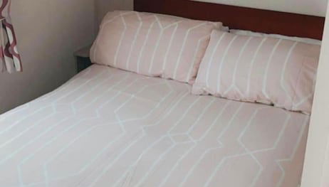 Captivating 3-bed Cabin in Rhyl - Foto 3, Habitación