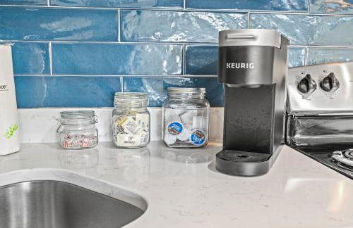 Sunshine House #2-Selfie-Friendly - Steps to Beach - Foto 53