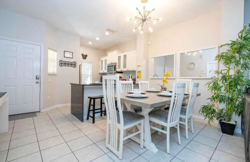 Cozy Townhouse with Private Pool in Kissimmee - Photo 4