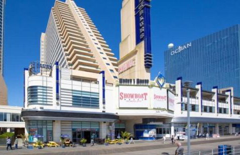 Bold Boardwalk 2BR 3BA Condo by CozySuites - Foto 36