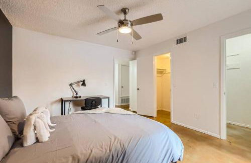 Your 2B Getaway - Walk Dtwn - Sleeps 6 - Pool and Prkg - Foto 11