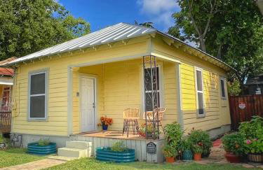 The Eastsider near Frost Bank Center Alamodome Convention Center and more - Foto 20