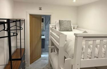 Large Luxury 5BDR Home 2 Bath and Free Parking - Foto 27