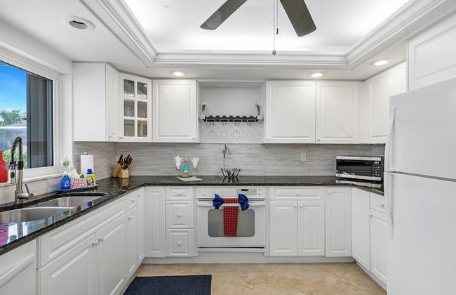 Luxury Waterfront Home With Pool 3 Bedroom Home by RedAwning - Foto 10