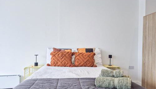 Promo Rate - Comfy Islington Studio Flat near Upper Street, Highbury & Angel Station with FREE WiFi by NourNest Apartments - Foto 3, towels, wardrobe