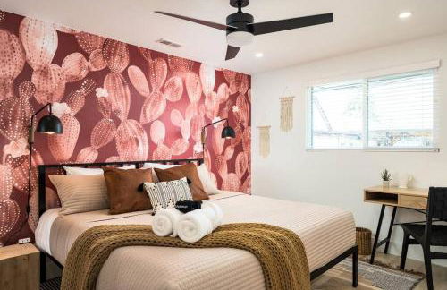 Wild West Disco Haus! Sleeps 12, Hot Tub + Gym! - Foto 63