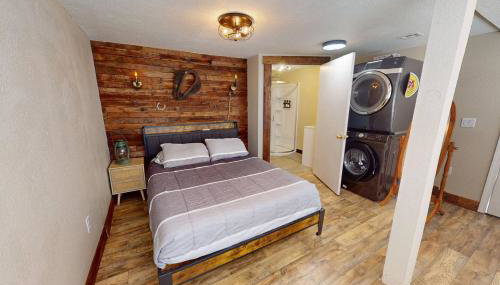 Train Themed Hobo Hideaway Near City Square - Foto 3