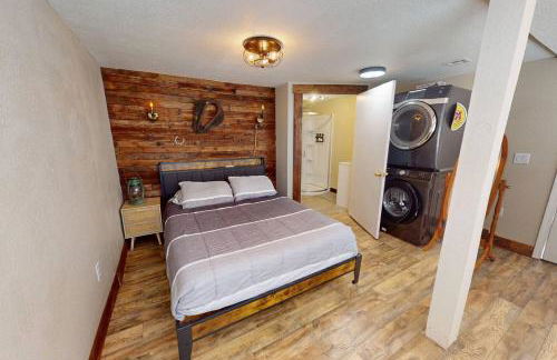 Train Themed Hobo Hideaway Near City Square - Foto 3