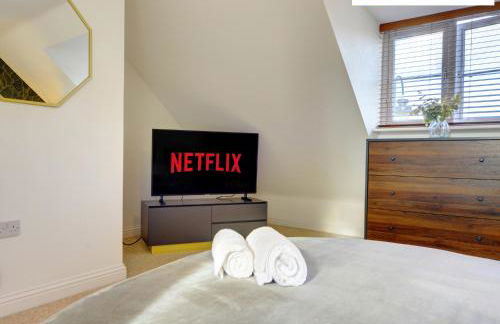 LARGE 4 Bedroom Semi-Detached House Sleeps 7 By Klarok Short Lets & Serviced Accommodation - Foto 22