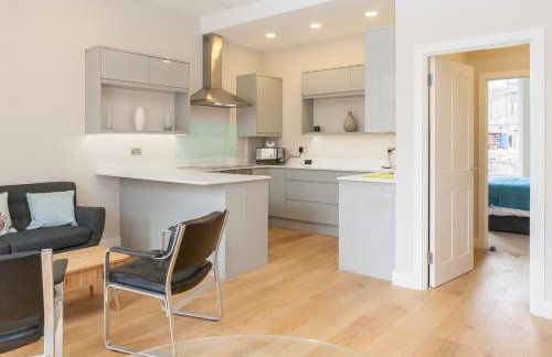 Beautiful 2 bed terrace flat close to Greenwich - Pass the Keys - Photo 47