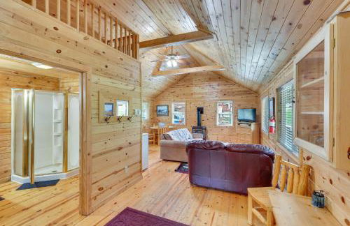 Hike, Ski, ATV and More Deadwood Cabin with Grill - Foto 11