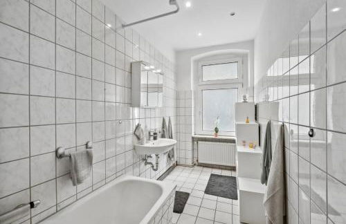 Wupper Home II, Top Lage Ideal für Geschäftsleute, Monteure, Familien, 3 Zimmer, Flachbild-TV - Foto 4