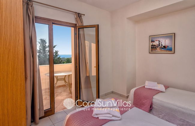 Wonderful Quiet Area, Completely Privacy, Large Private Pool, Colourful Garden - Foto 4