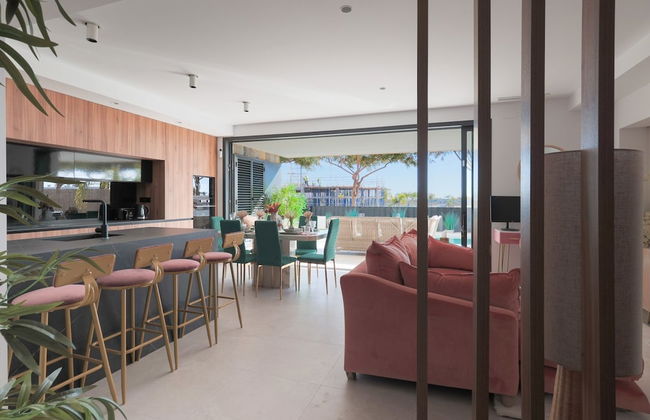 4 Bed Villa - Sleeps 8 - Pool - Garden - Parking - Foto 6