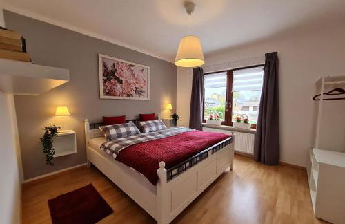 Anjas Ferienwohnung in Syke-am Bahnhof, zentral aber ruhig, 2 Zimmer, Terrasse, Parkplatz, Bremen nur 25 km - Foto 1