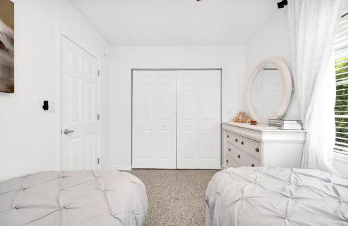 Renovated 2BR Home - Hot Tub, Gym & Beach Nearby - Foto 23