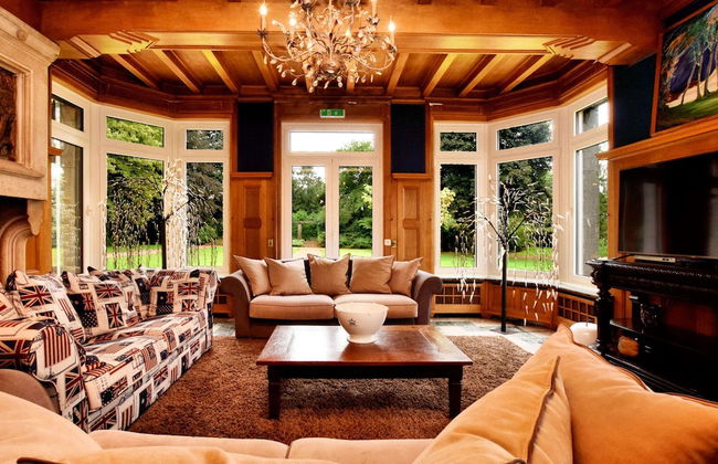 Magnificent Luxury Chateau in Vast Garden with Sauna & Hot Tubs - Photo 26