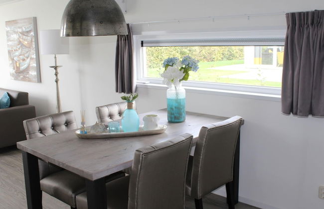 Cozy Garden Home w/ Fireplace - Photo 24