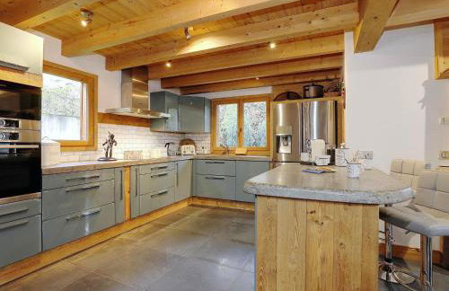 Chalet familial à Bozel, 4 chambres, parking, proche Courchevel et Pralognan - FR-1-575-234 - Foto 2