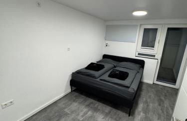 Luxus-Apartment im Herzen von Ludwigsburg - - WLAN - Klima - 24h Check-In - Waschmaschine - Terrasse - 200m vom Schloss und vom Ludwigsburger Marktplatz - - - Foto 2