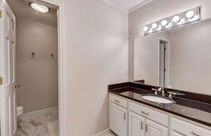 Lakefront Home Private Dock, Tiki Bar, Firepit Shore to Please by Avantstay - Foto 71