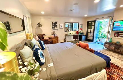 Hollywood Hills Spa Retreat Oasis with Tree Top Views, Private Jacuzzi Style Tub, Steam Room, Magical Half Acre Acre Garden and Patio, Free Parking for 2 cars, in LA's most Serene, Central Desirable Area - Foto 52