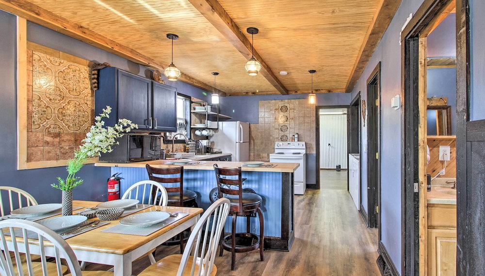 Cozy Ironton Getaway w/ Fire Pit, Gas Grill - Foto 1, Imagen principal