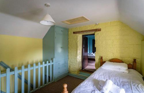 School House, cosy cottage for 12 with hot tub in the Peak District - Photo 21