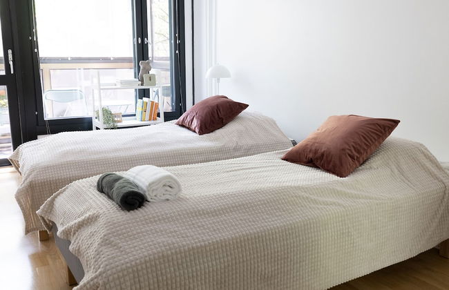 2ndhomes 2BR Center Apartment w Balcony - Foto 5